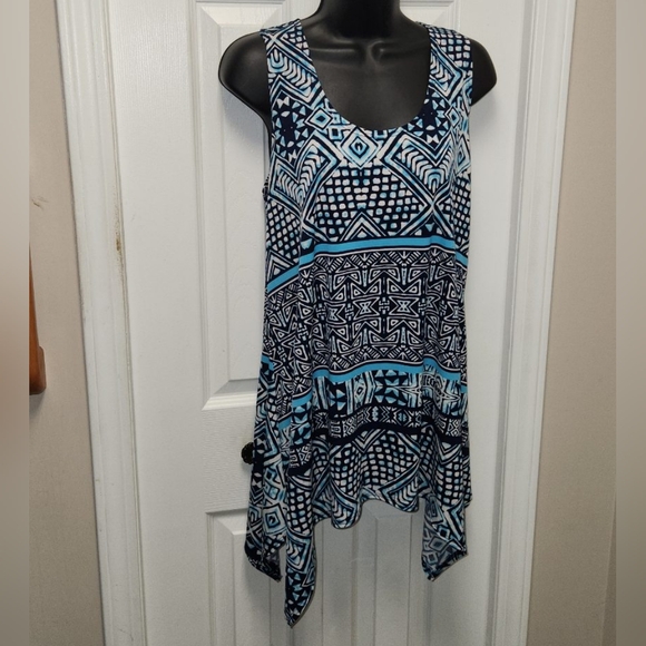 Jostar Geometric Patterned Top - Picture 8 of 8